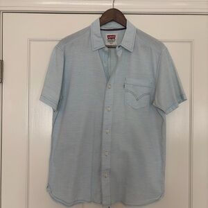 Levi’s Light Chambray Button Up Shirt Size Medium Short Sleeve